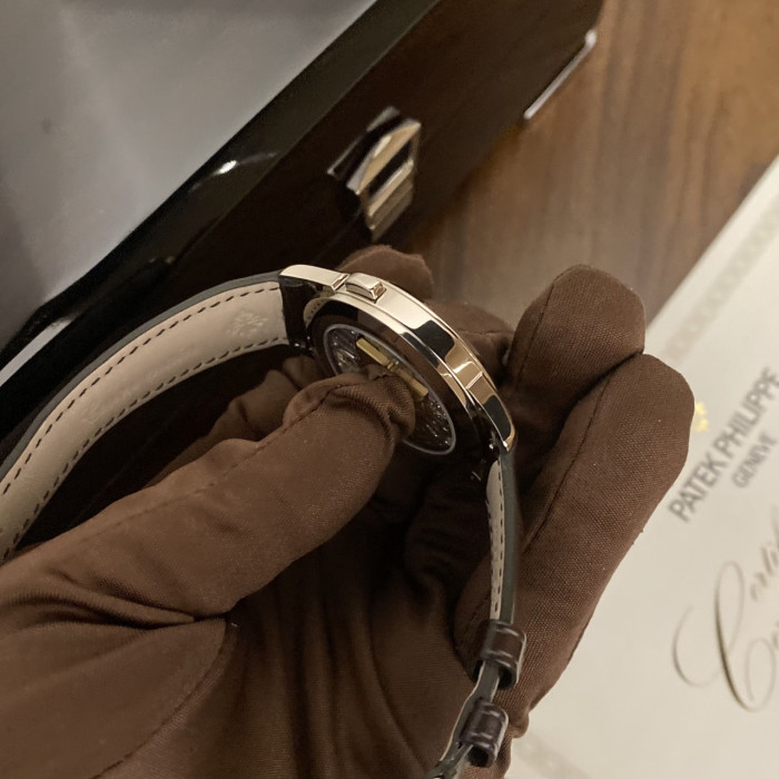 Patek Philippe 5230G-001 World Time White Gold Like New