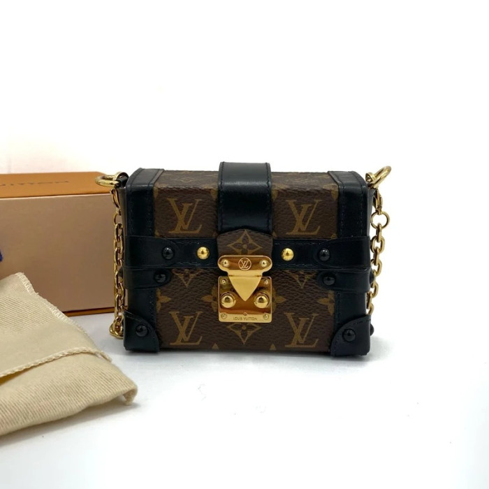 Louis Vuitton Monogram Essential Trunk M68566
