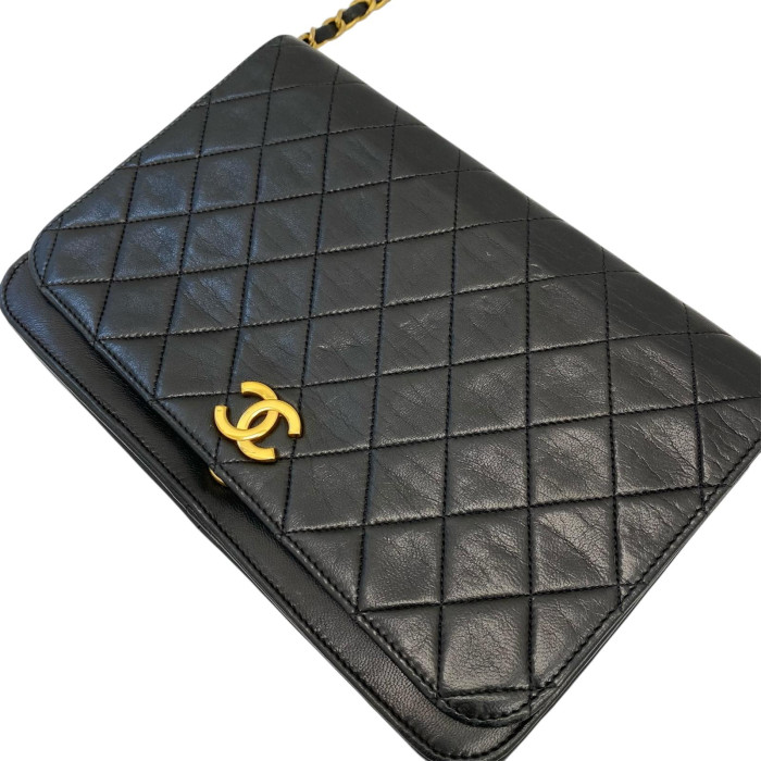Chanel Matelasse Lambskin Single Flap Single Chain Bag push lock Black Gold Metal Fittings