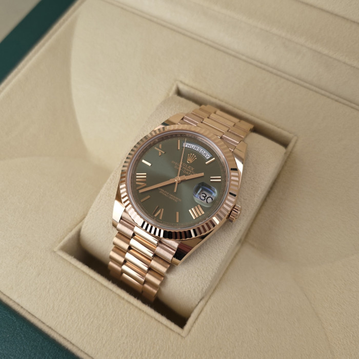 Rolex Day-Date Green Olive 228235 Like New 2019 Italy card Full set