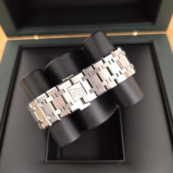 Audemars Piguet Royal Oak Chronograph 26331ST.OO.1220ST.02 Like New Full Set