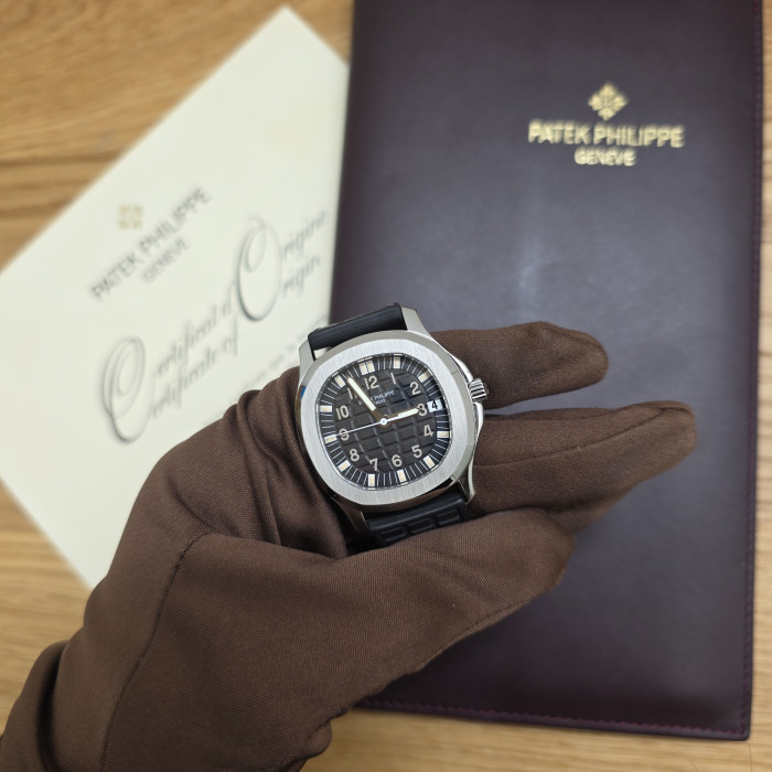 Patek Philippe Aquanaut With Warm Tritium Patina Dial 5066A-001 Like New 2005 Full Set