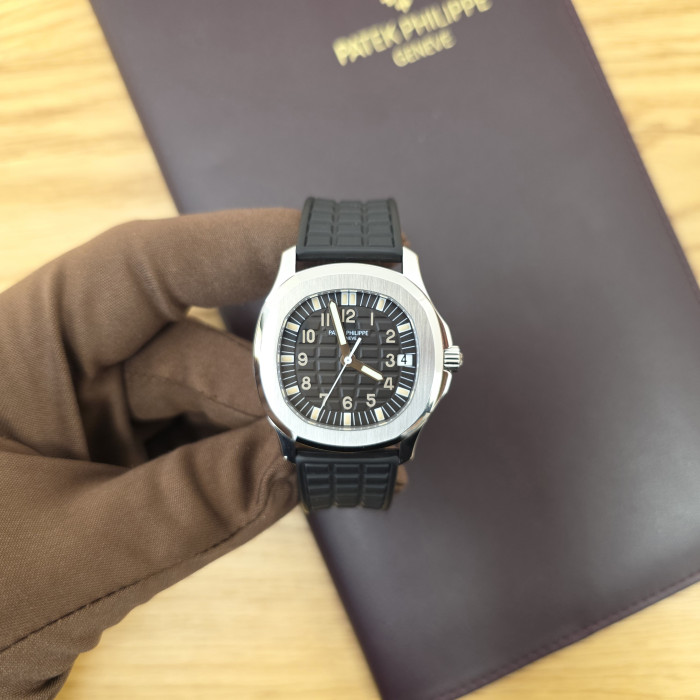 Patek Philippe Aquanaut With Warm Tritium Patina Dial 5066A-001 Like New 2005 Full Set