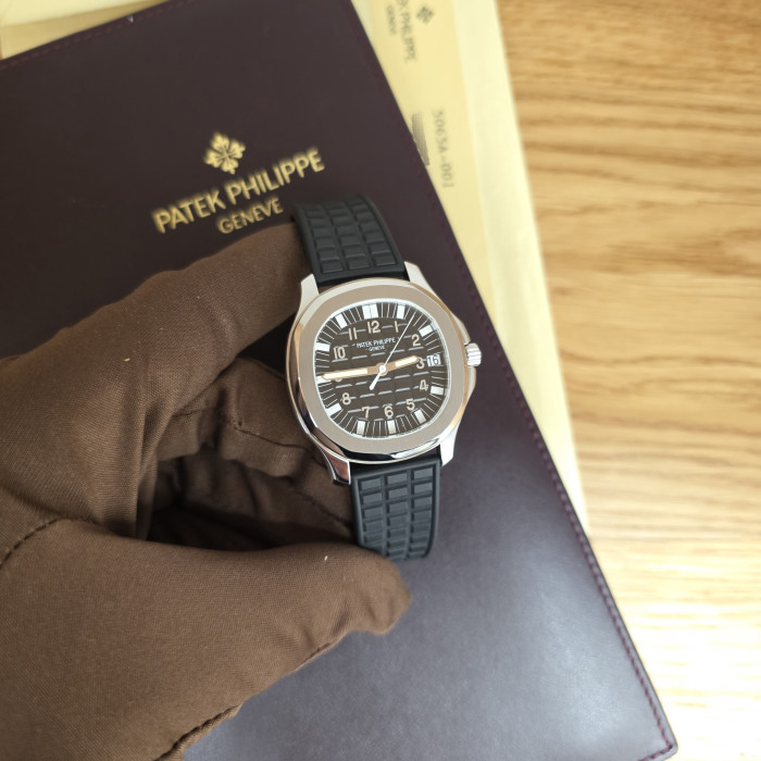 Patek Philippe Aquanaut 5065A-001Like New 2005 Full Set