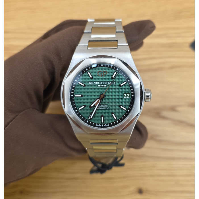 Girard Perregaux Laureato Green Dial 81010-11-3153-1CM Like New