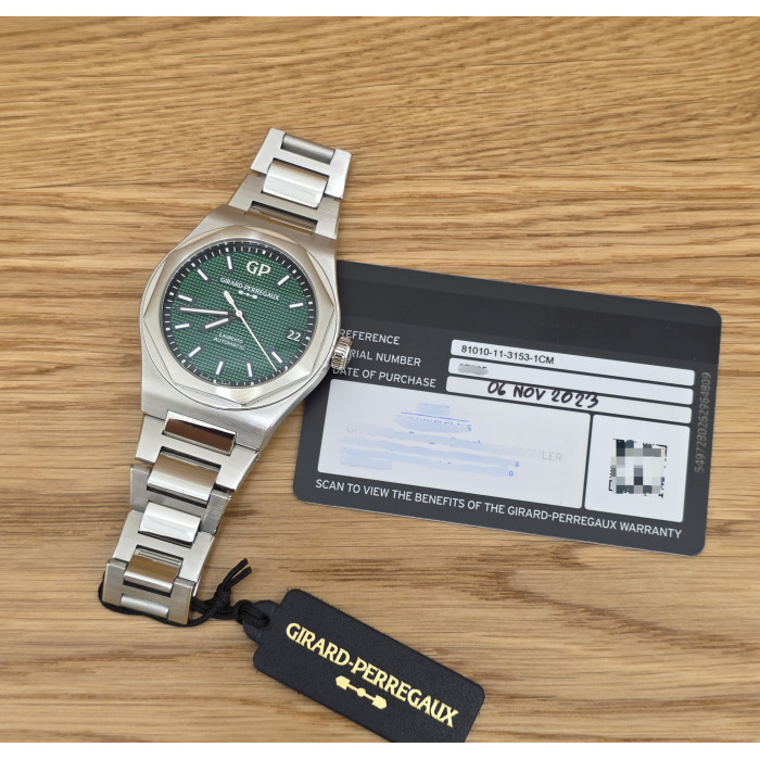 Girard Perregaux Laureato Green Dial 81010-11-3153-1CM Like New