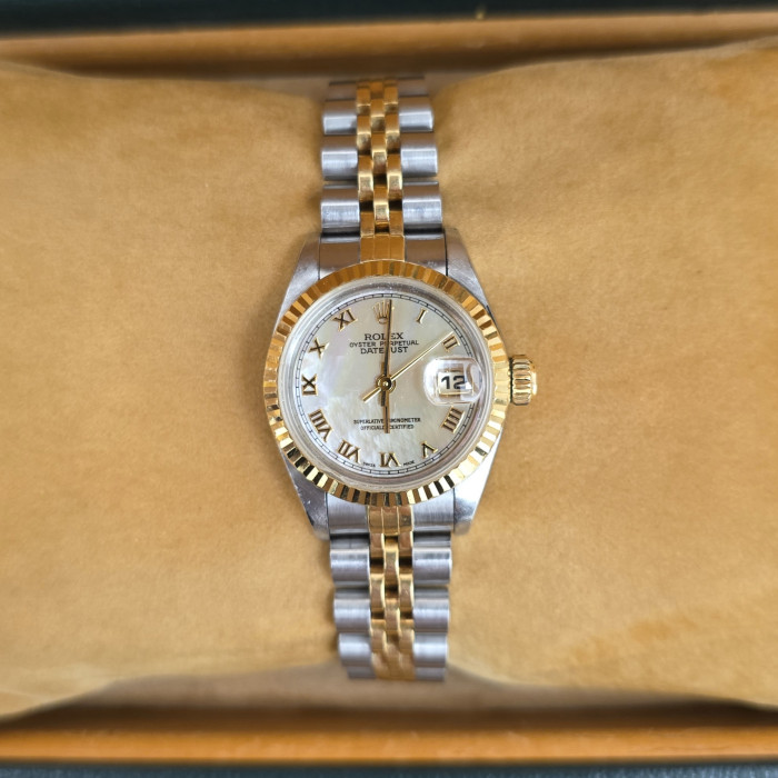 Rolex Lady-Datejust 26 mm Mop Roman Dial Steel and Gold 691713 Like New Full Set